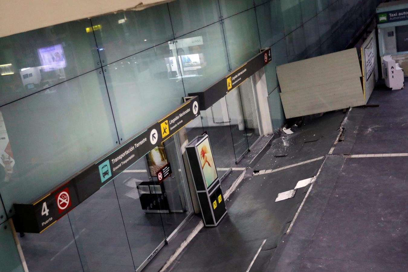 Daños en el Aeropuerto Internacional de la Ciudad de México después del terremoto. 