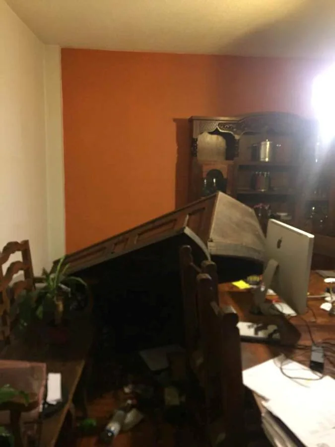 El mobiliario de una casa de Ciudad de México, destrozado después del terremoto. REUTERS
