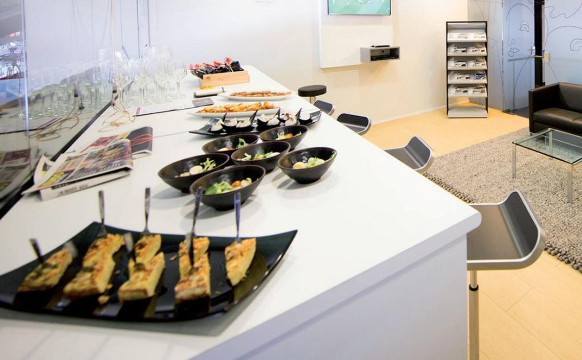 Camp Nou. El servicio de catering de las zonas VIP incluye también a los palcos, en los que se servirán las viandas de forma personalizada.
