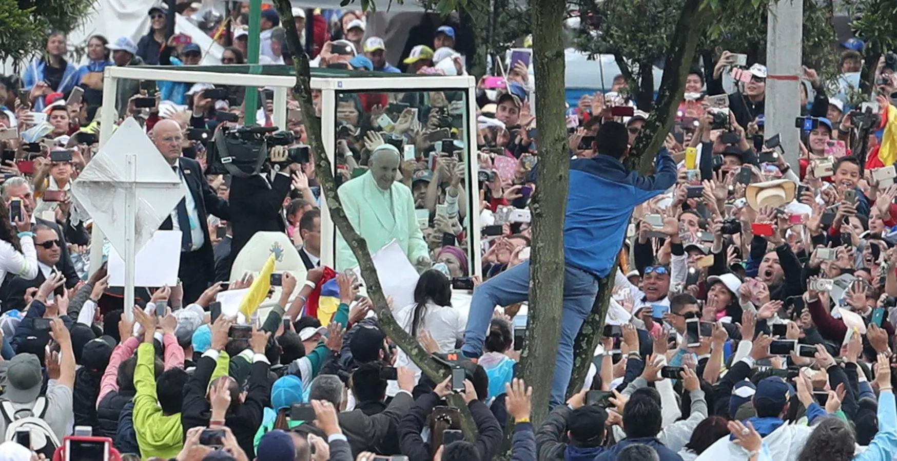 El Papa saludó en Bogotá a cinco obispos venezolanos