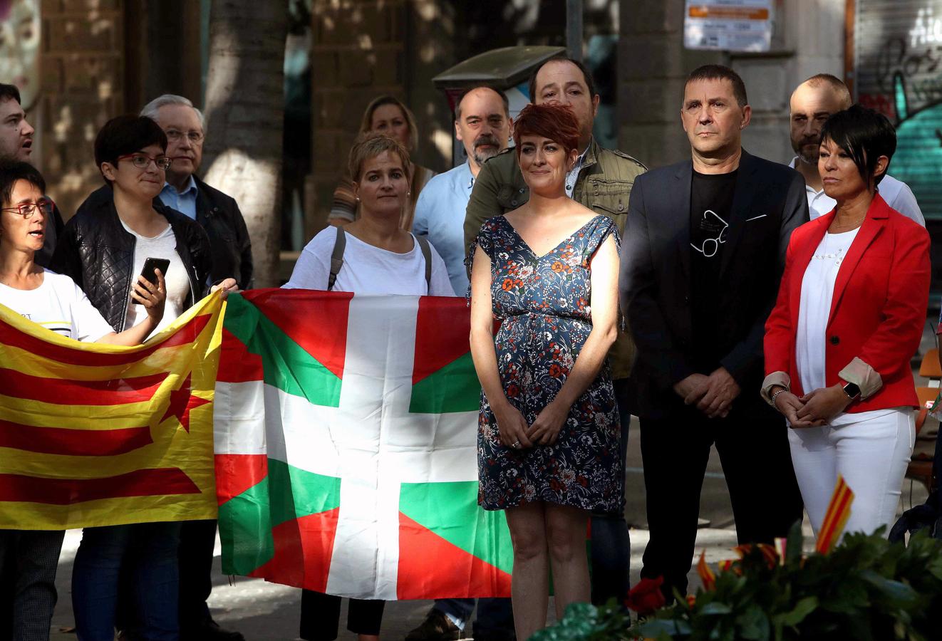 El dirigente de Bildu Arnaldo Otegui participa en el acto conmemorativo frente al monumento a Rafael de Casanova de Barcelona durante la Diada de 2017. 
