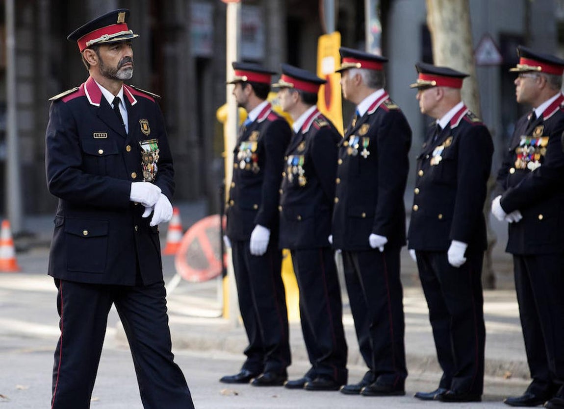 El Major de los Mossos d'Esquadra Josep Lluis Trapero, durante la ofrenda floral al monumento a Rafael Casanova. 