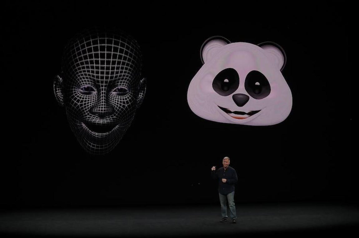 Presentación del reconocimiento facial del nuevo teléfono inteligente. 