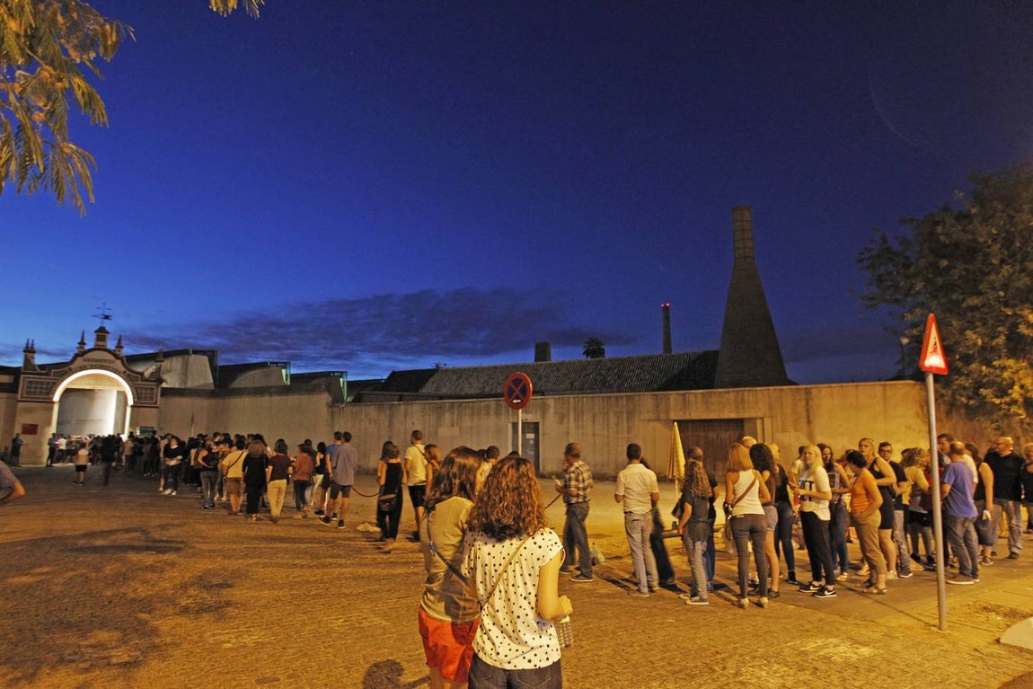 Las mejores imágenes del vibrante concierto de Amaral en Sevilla