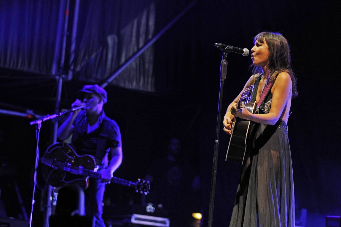 Las mejores imágenes del vibrante concierto de Amaral en Sevilla