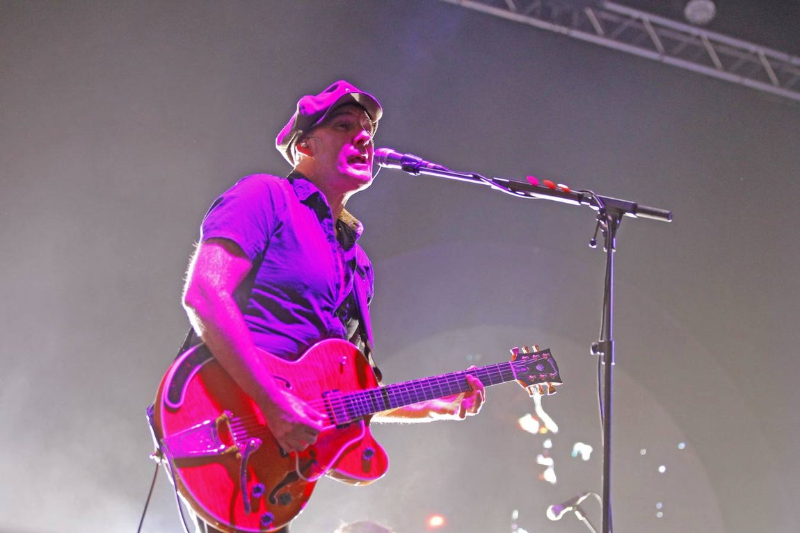 Las mejores imágenes del vibrante concierto de Amaral en Sevilla