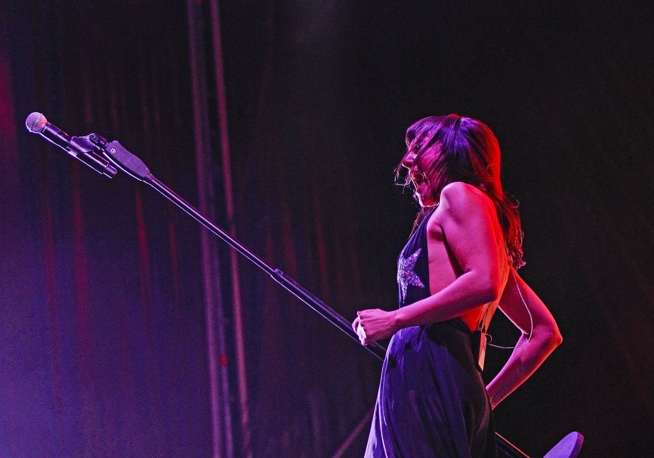 Las mejores imágenes del vibrante concierto de Amaral en Sevilla