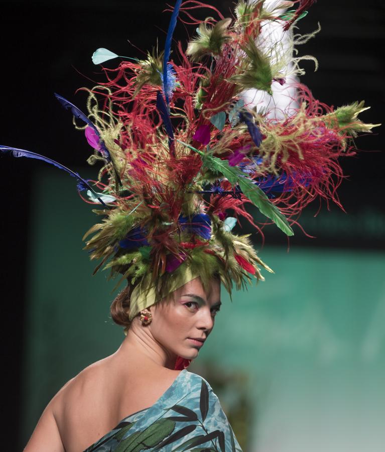 Su tierra por bandera, y sus oros y estampados como estandarte. 