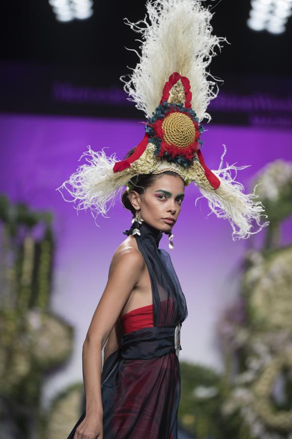 Su tierra por bandera, y sus oros y estampados como estandarte. 