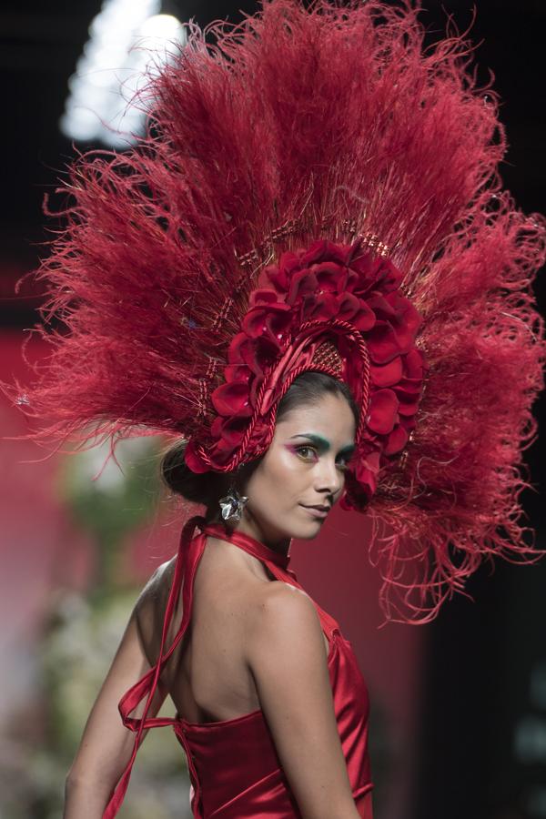 Su tierra por bandera, y sus oros y estampados como estandarte. 