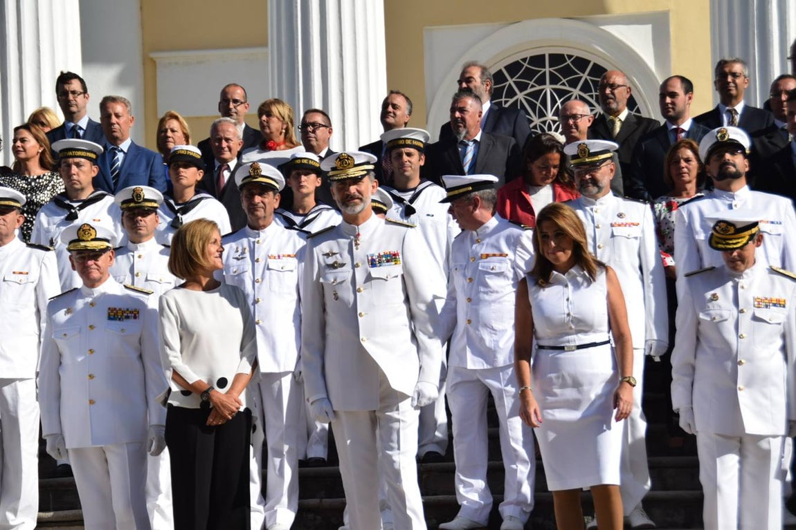Don Felipe descubre la placa que inaugura el Laboratorio de Hora