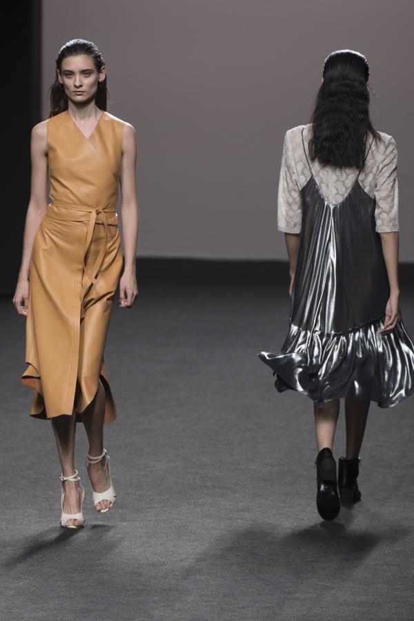 Mezcla de largos y volúmenes con un denominador común: siluetas sueltas ajustadas a la cintura mediante complementos. 