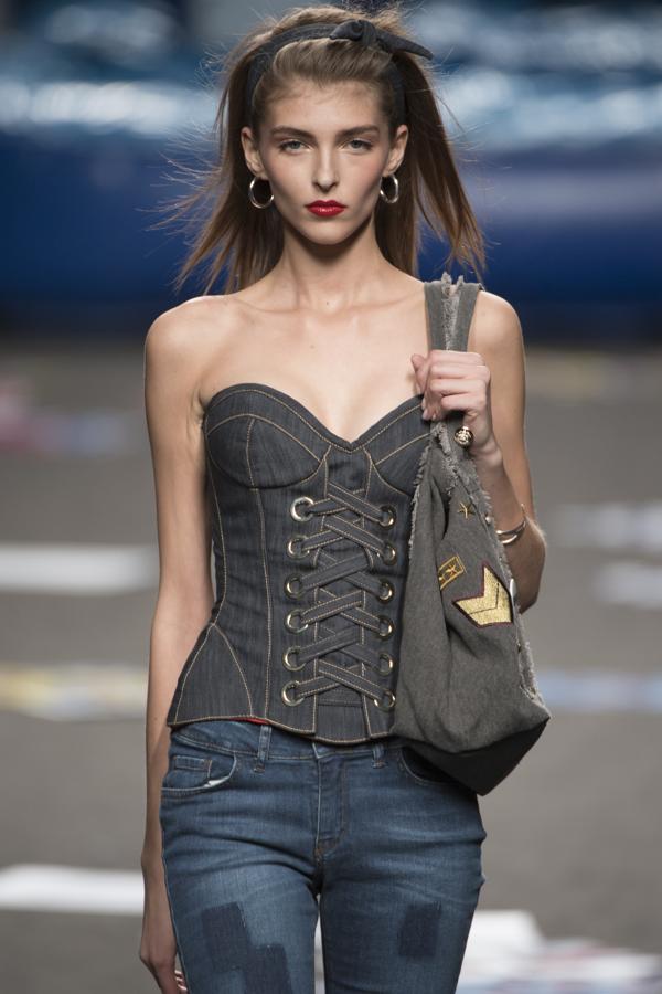 Esta colección, con el título «Blue Vendela», se vuelve más vaquera. 