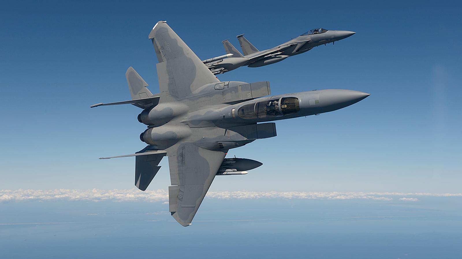 F-15 Eagle. Te presento el caza más rápido de los Estados Unidos. Esta aeronave está diseñada para entrar en combate y ser muy efectiva