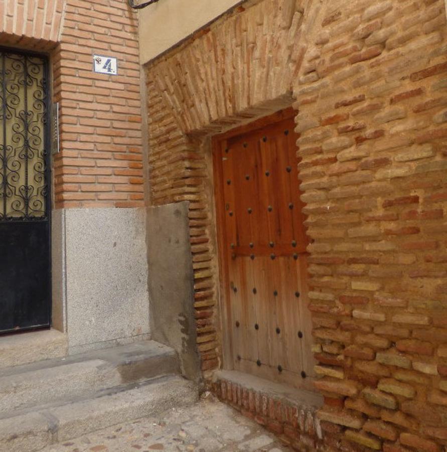 Puerta posterior de la Casa de las Cadenas en el callejón de Siete Revueltas. FOTO RAFAEL DEL CERRO. 