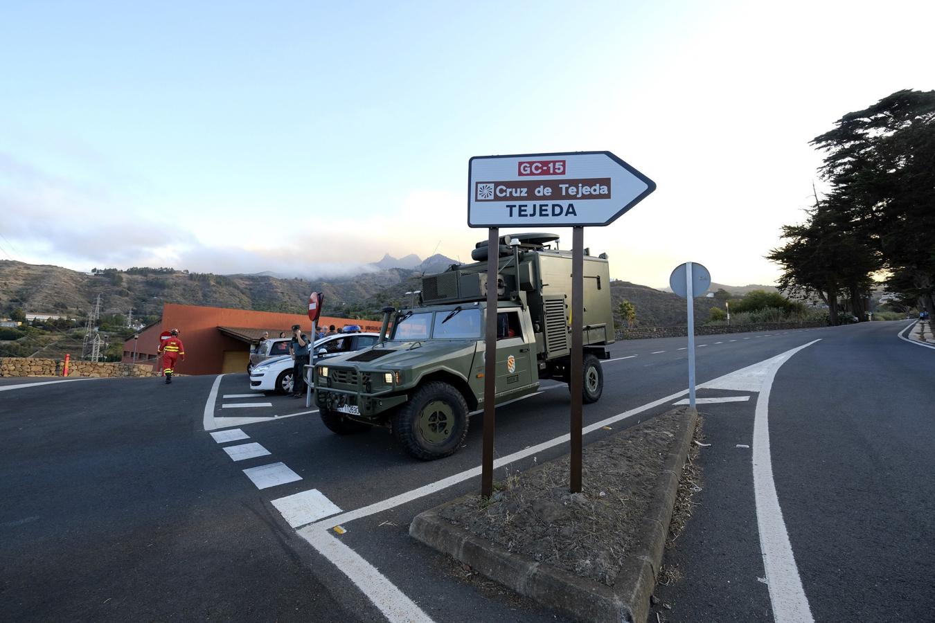 Un incendio en Gran Canaria obliga a desalojar a 800 personas