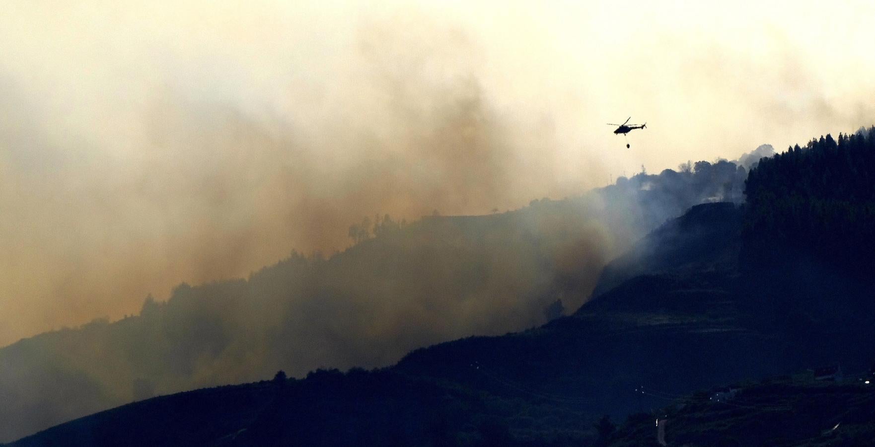 El desalojo de otros dos barrios eleva a 800 los evacuados por el incendio en Gran Canaria