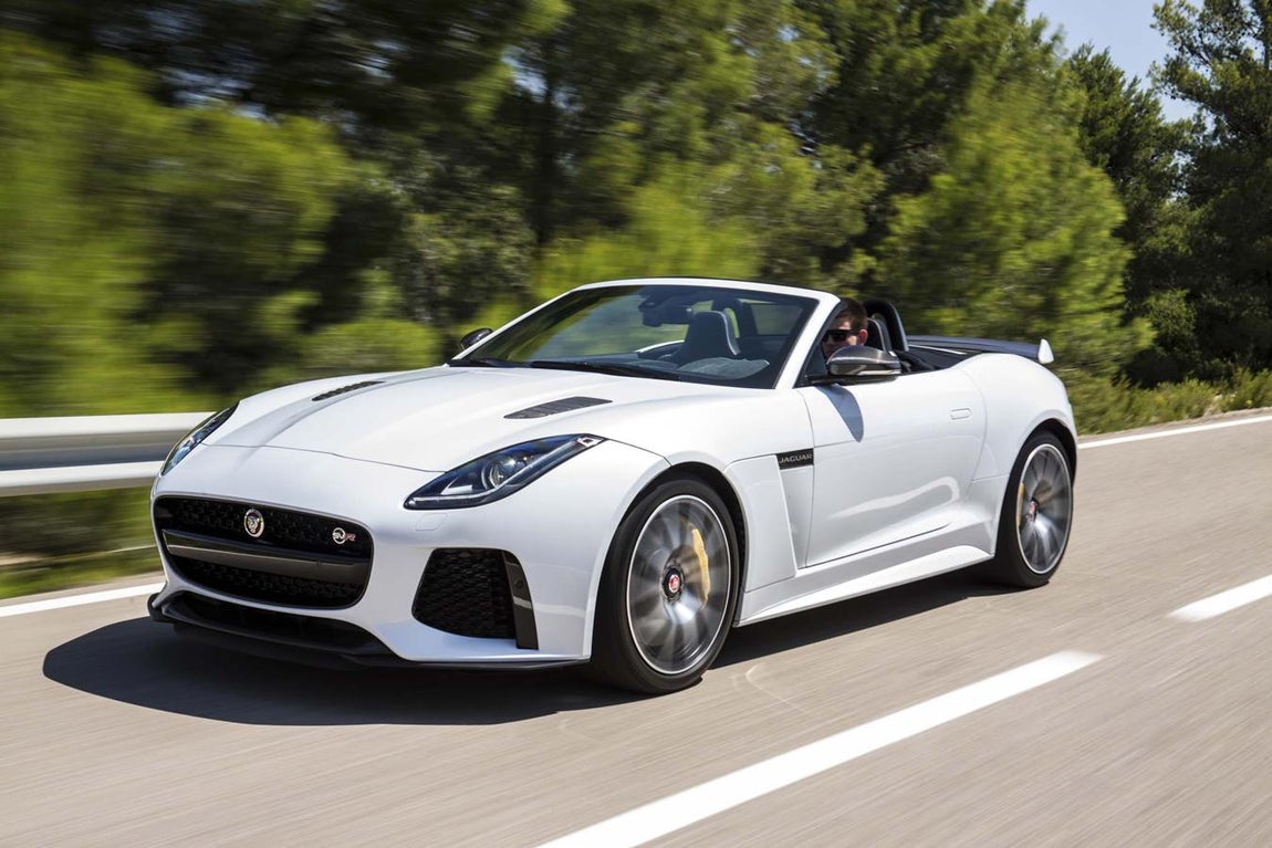 Jaguar F-Type SVR Convertible. Este descapotable presume de un motor V8 de 5.0 litros sobrealimentado que eroga 575 CV de potencia. Sus datos de aceleración son dignos de mención, realiza un 0 a 100 km/h en tan solo 3,7 segundos y alcanza una velocidad máxima de 314 km/h