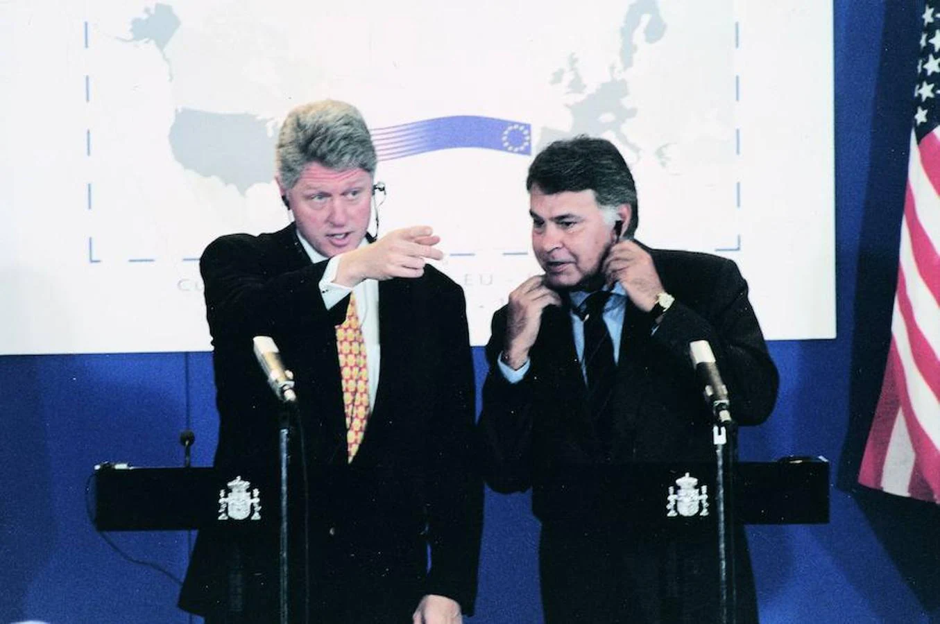 Bill Clinton visitó España en diciembre de 1995 para acudir a la Cumbre de la Unión Europea y se reunió con el entonces presidente del Gobierno, Felipe González. 