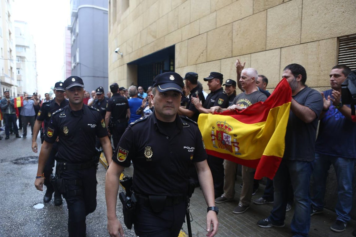 La Policía de Cádiz, despedida a lo grande en su partida hacia Cataluña
