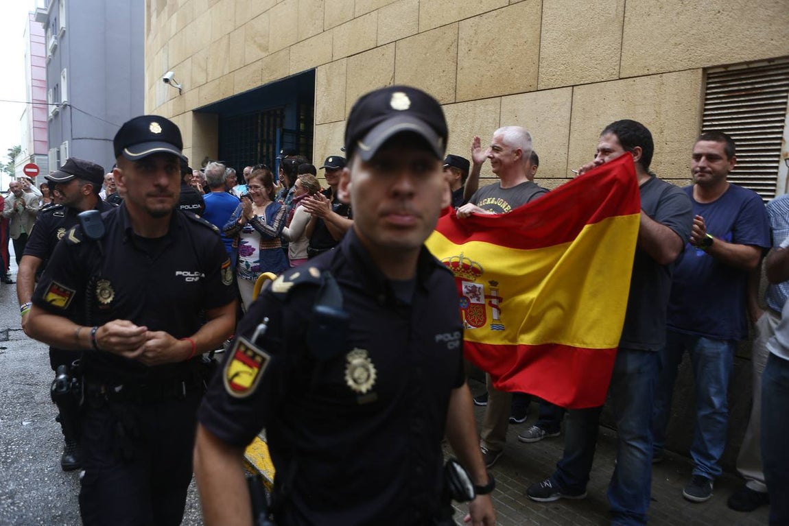 La Policía de Cádiz, despedida a lo grande en su partida hacia Cataluña