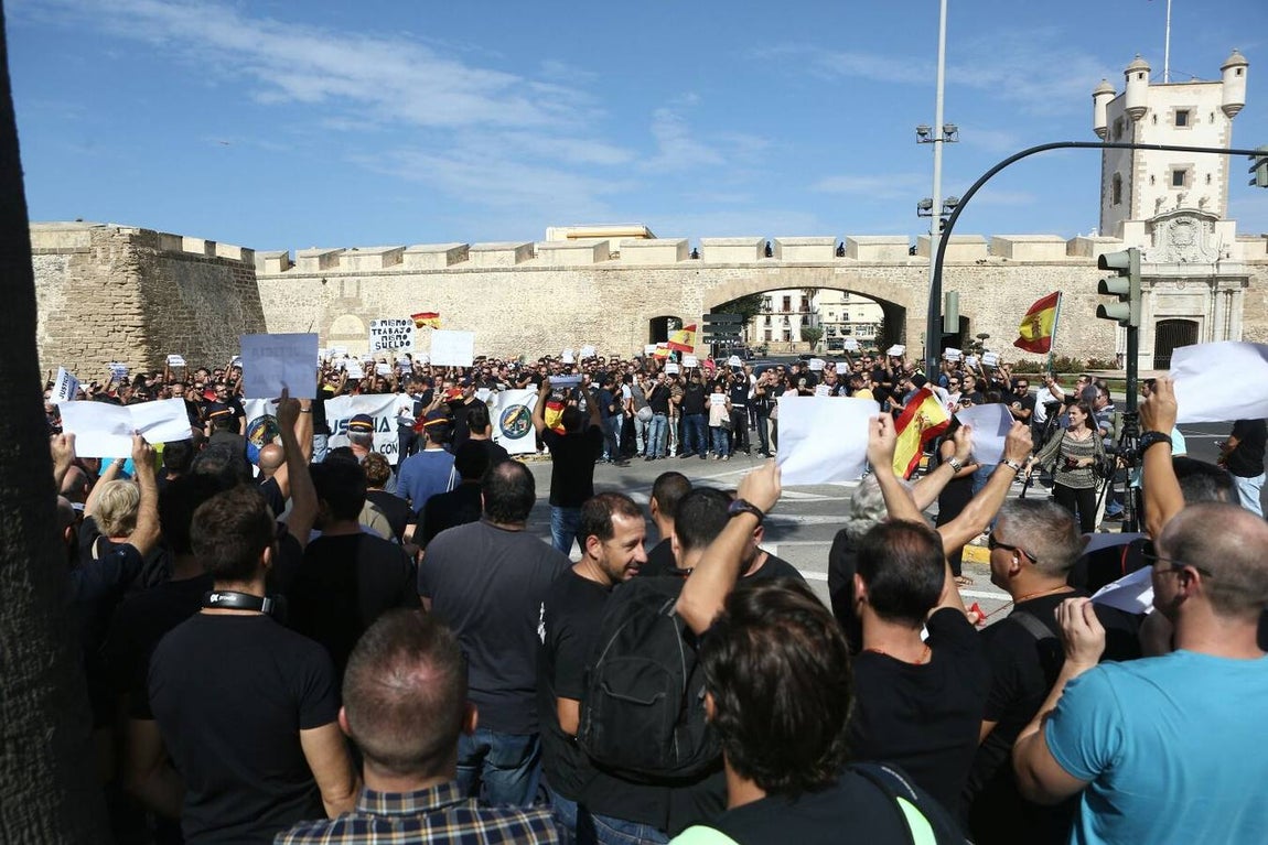 Policías y guardias civiles se manifiestan por un salario «justo»