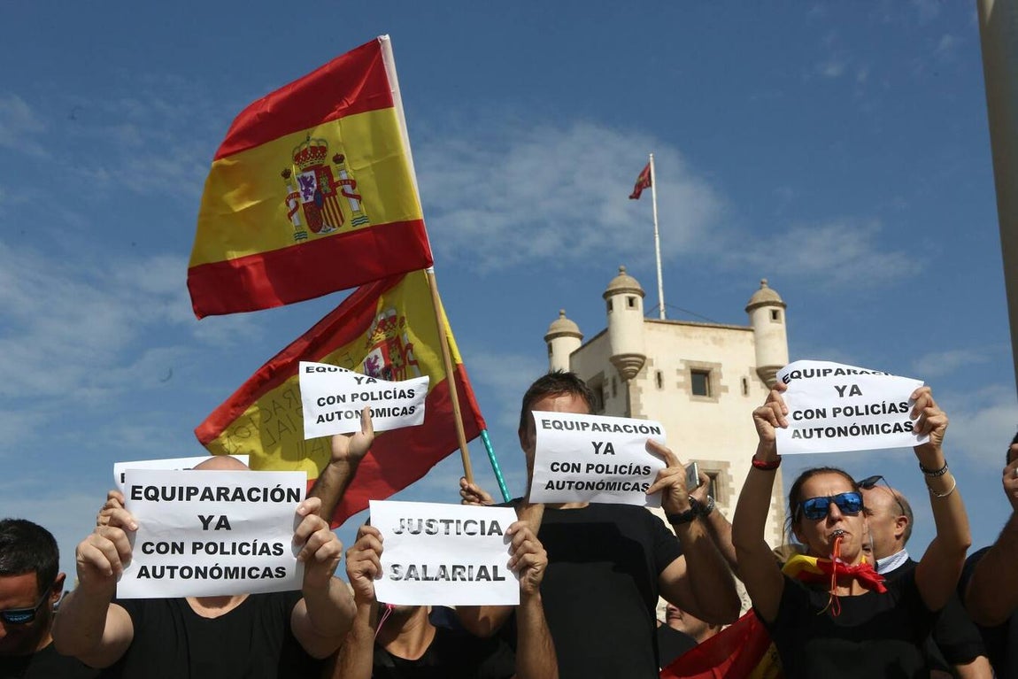 Policías y guardias civiles se manifiestan por un salario «justo»