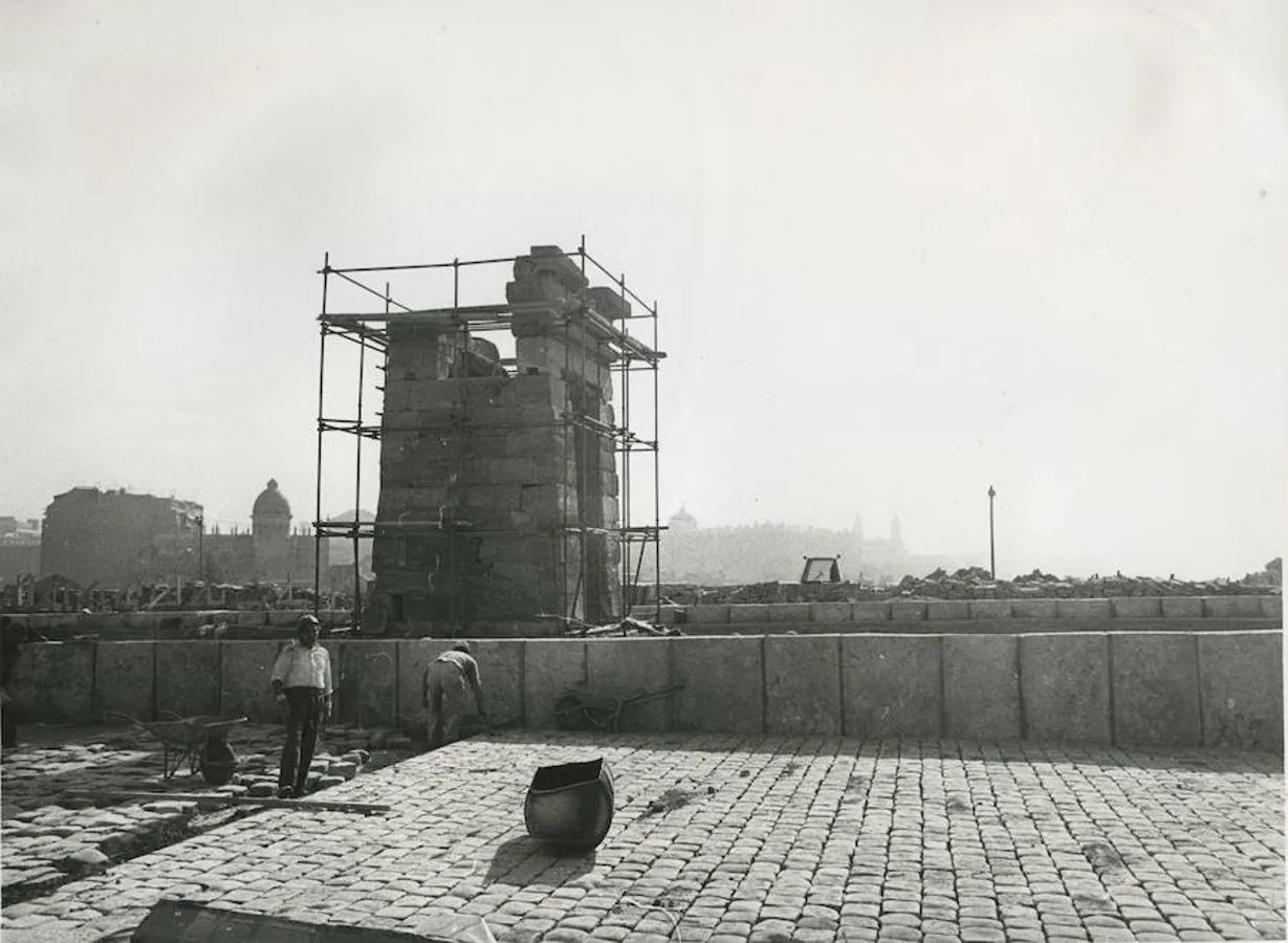 9. Junio 1971. Restauración. La piedra nueva con la que se restauró se trajo de Villamayor, Salamanca.