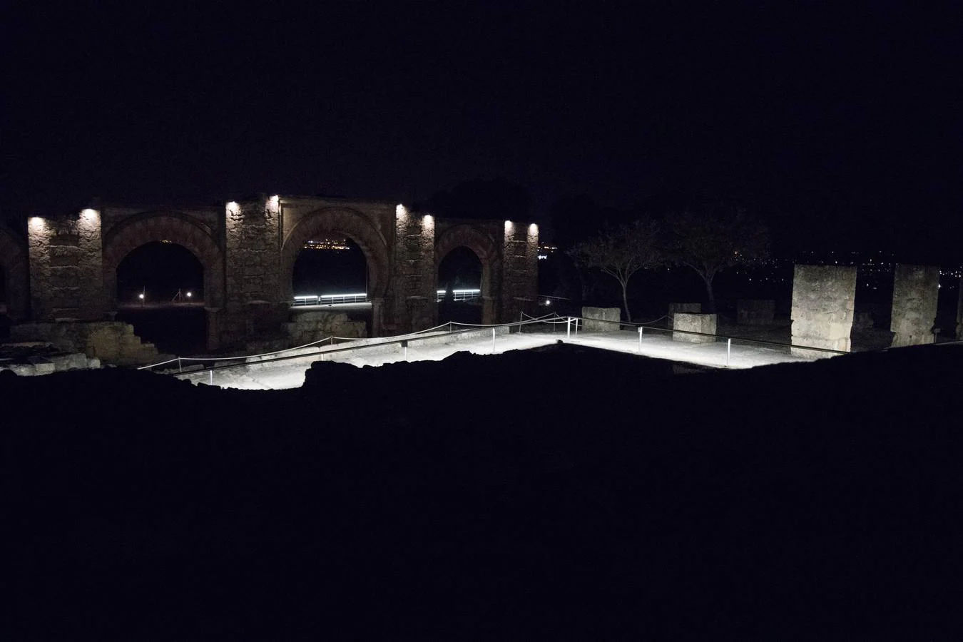 La nueva iluminación de Medina Azahara, en imágenes