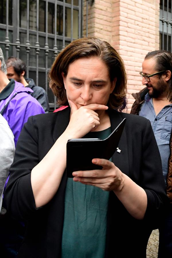 Ada Colau, en Barcelona, antes de votar. 