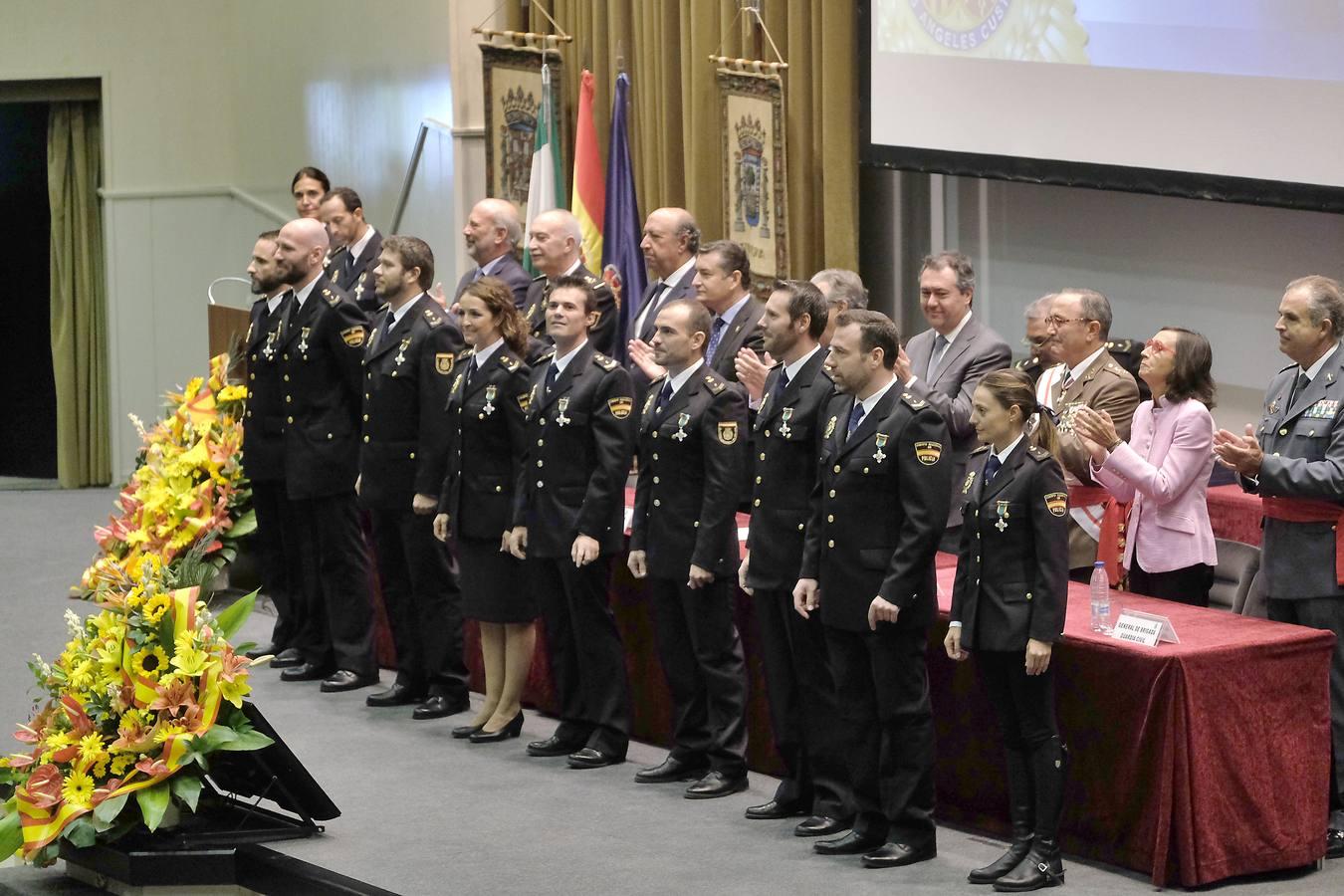 Un total de 130 cruces reconocen el mérito policial en Sevilla