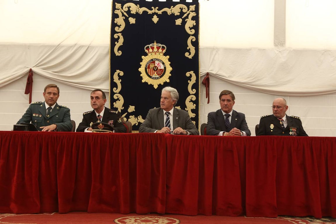 Fotos: Así ha sido la celebración el Día de la Policía en Cádiz