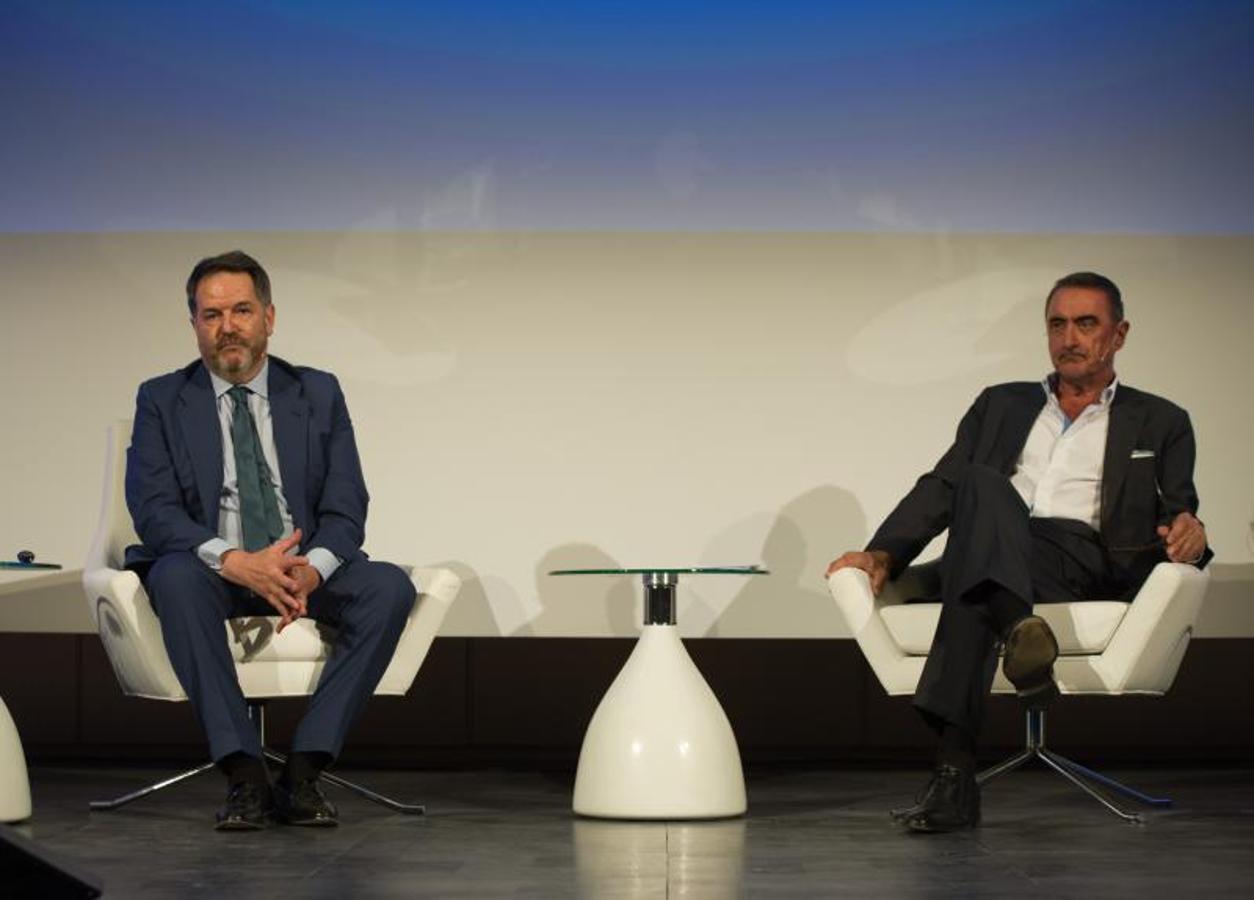 El director de ABC, Bieito Rubido, y el periodista y colaborador de este periódico, Carlos Herrera han conversado en el Auditorio Mutua Madrileña, patrocinador del evento.. 