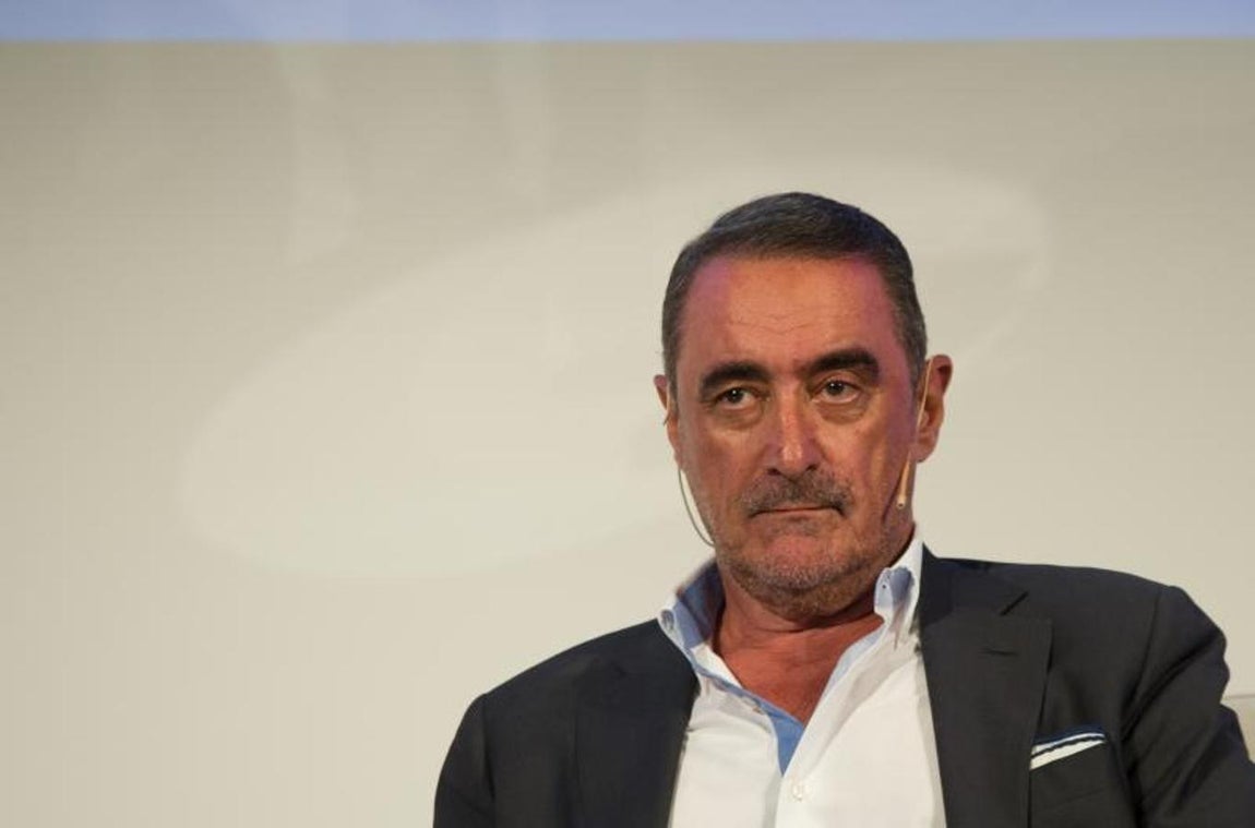 En un auditorio completamente lleno. Bieito Rubido, director de ABC, ha afirmado al inicio del acto que Carlos Herrera es el comunicador más influyente de España. 