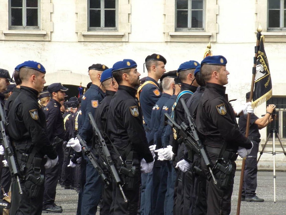 Al acto también estaba previsto que acudiera el ministro de Interior, Juan Ignacio Zoido, que finalmente no ha podido estar presente por motivos de agenda.. 