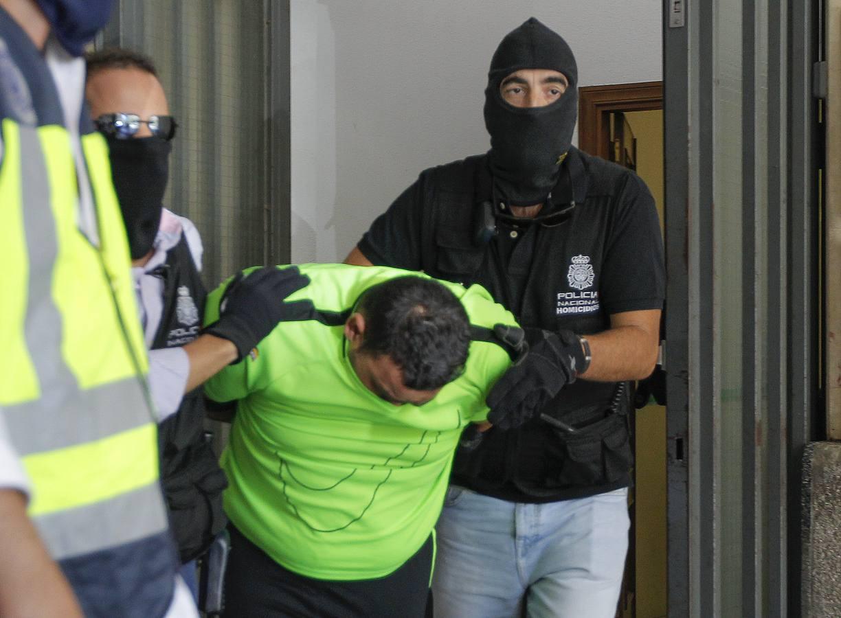 Salida de los juzgados de «El Pollino», uno de los detenidos por el triple crimen