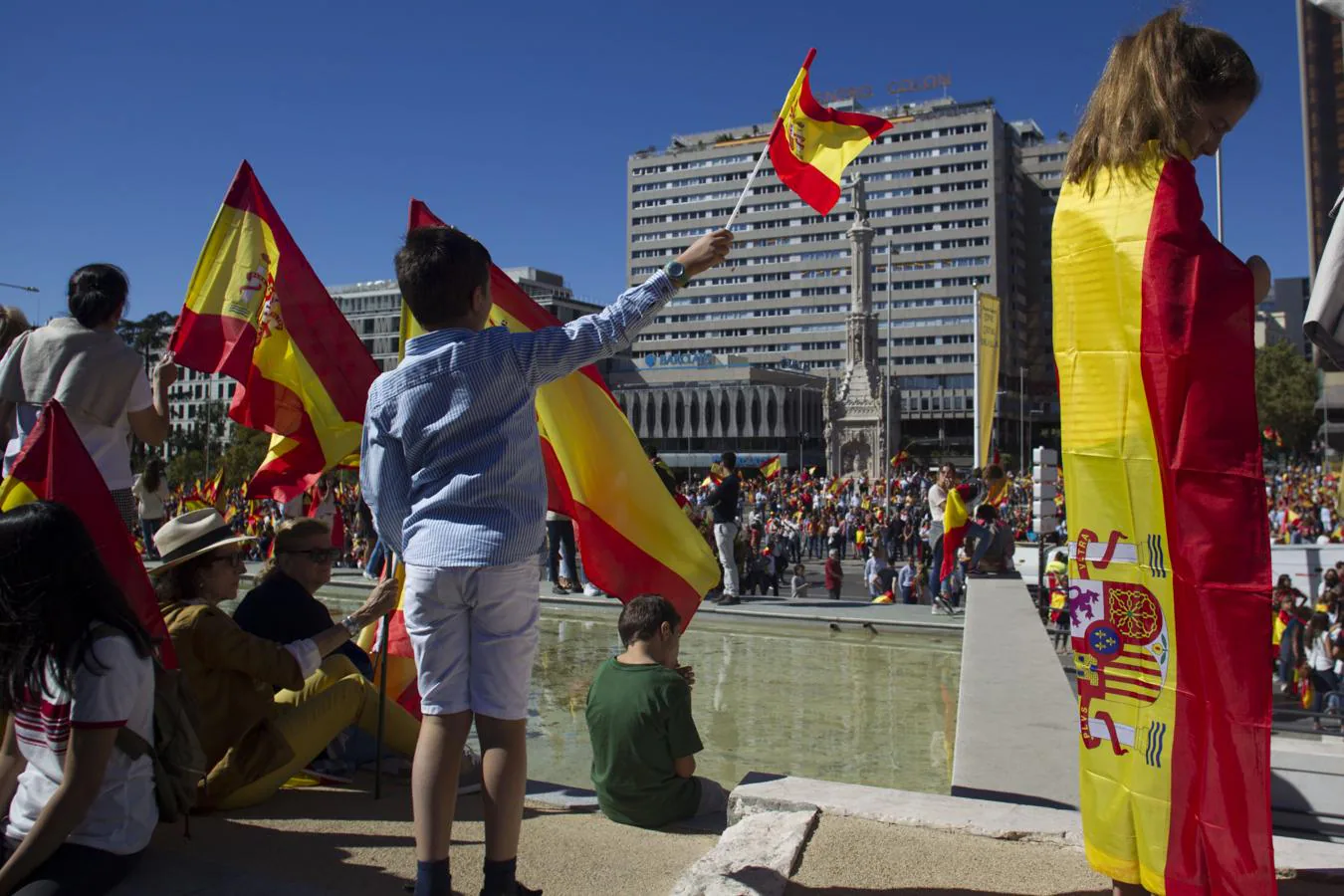 Familias enteras han acudido a reivindicar la unidad de España. 