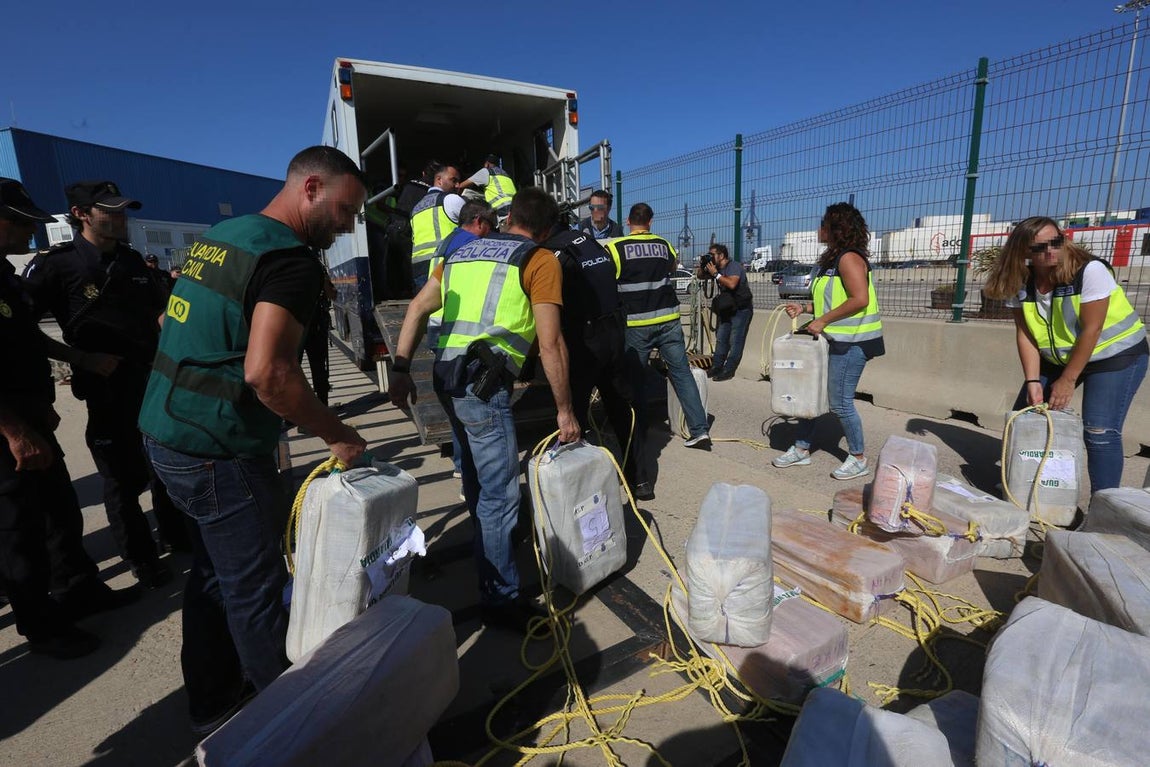 Descargan en Cádiz 3.700 kilos de cocaína