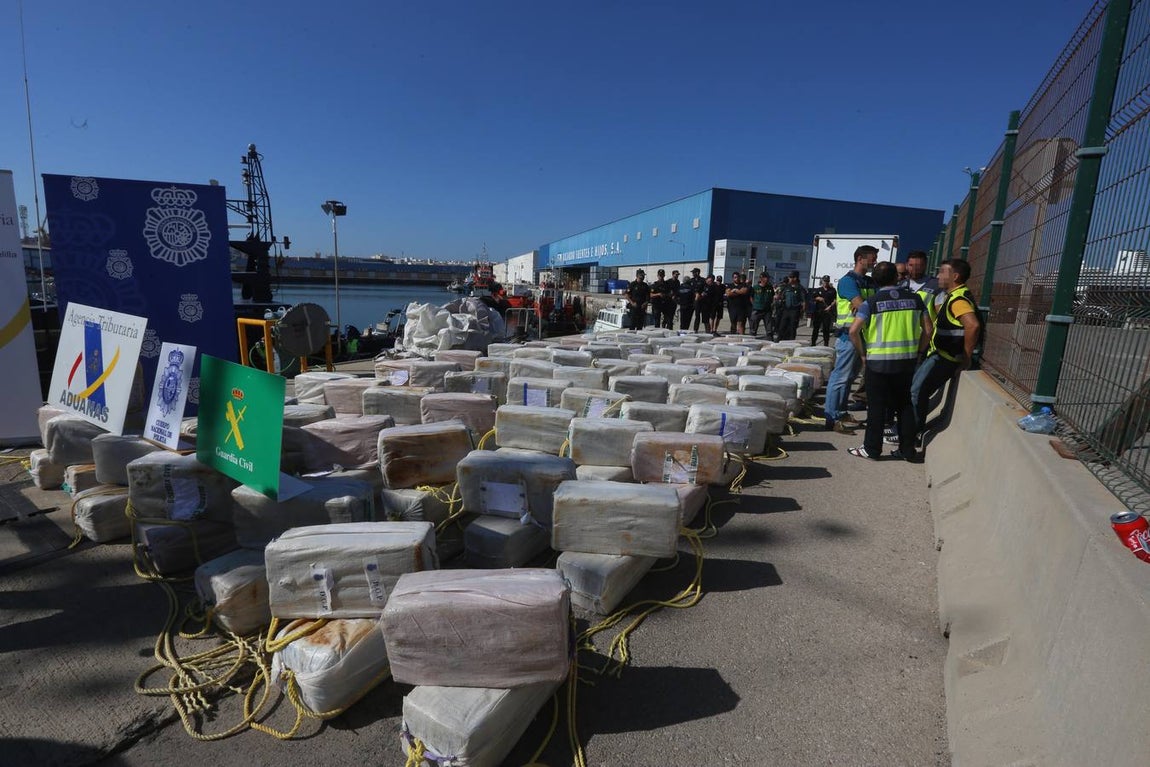 Descargan en Cádiz 3.700 kilos de cocaína