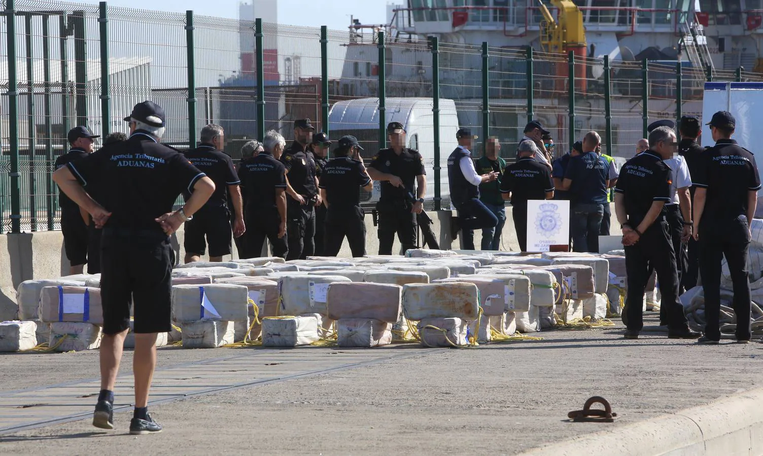 Descargan en Cádiz 3.700 kilos de cocaína