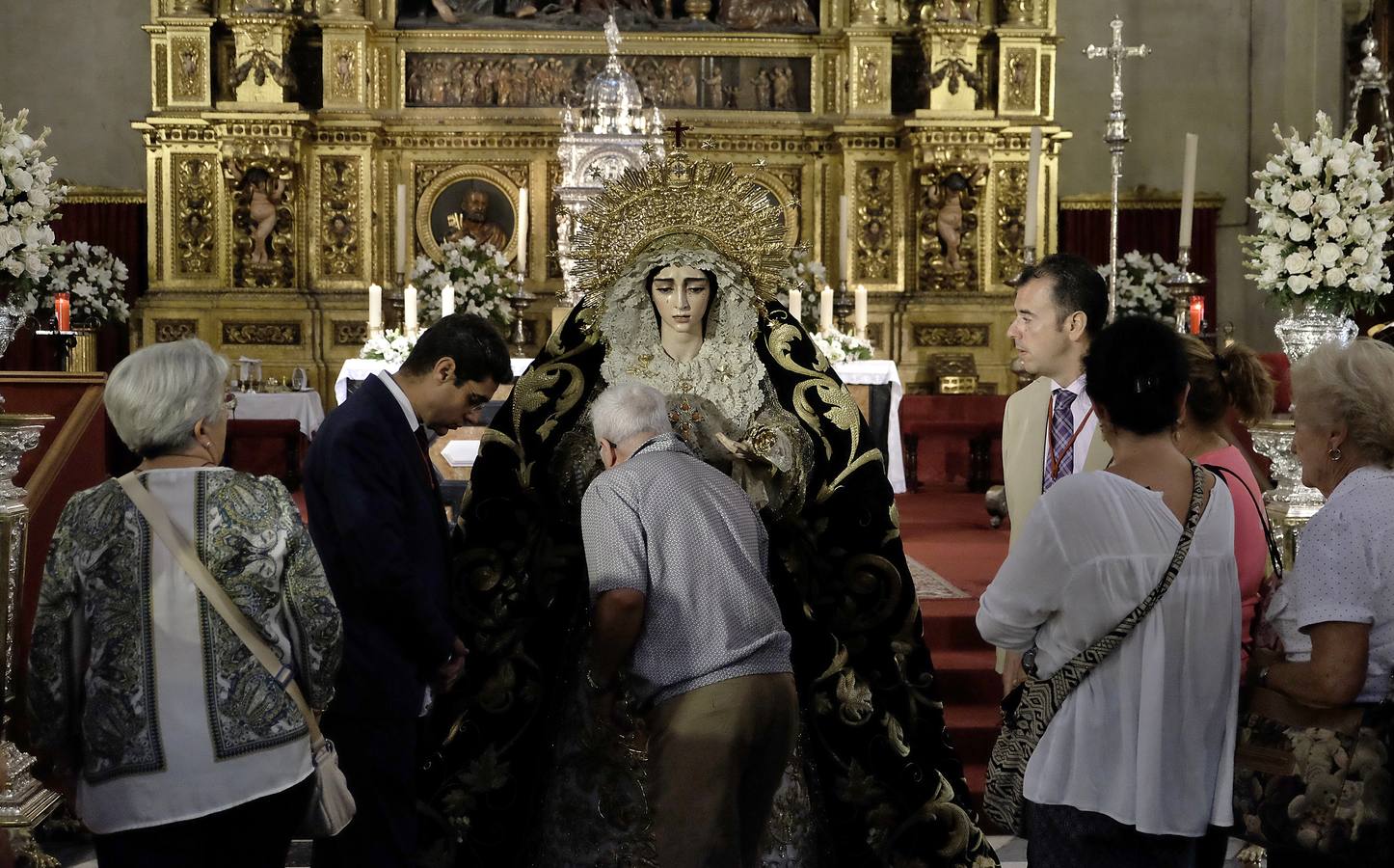 La Virgen de la Salud de San Gonzalo en la parroquia del Sagrario en besamanos