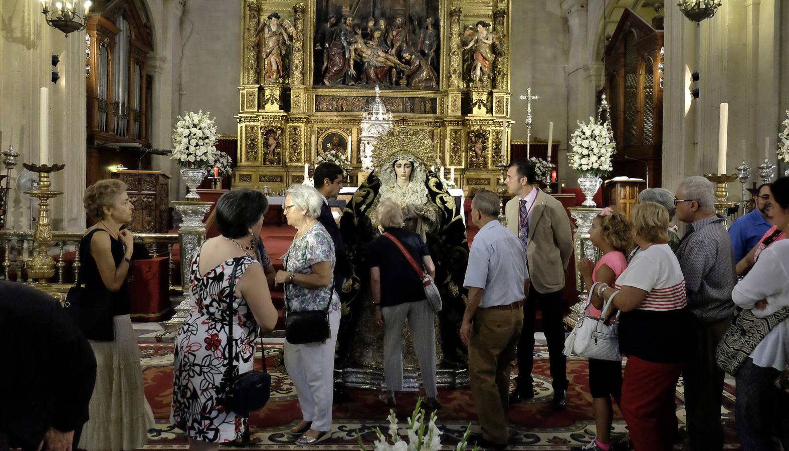 La Virgen de la Salud de San Gonzalo en la parroquia del Sagrario en besamanos