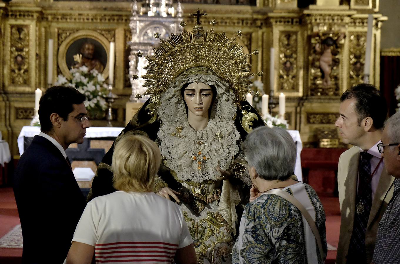 La Virgen de la Salud de San Gonzalo en la parroquia del Sagrario en besamanos