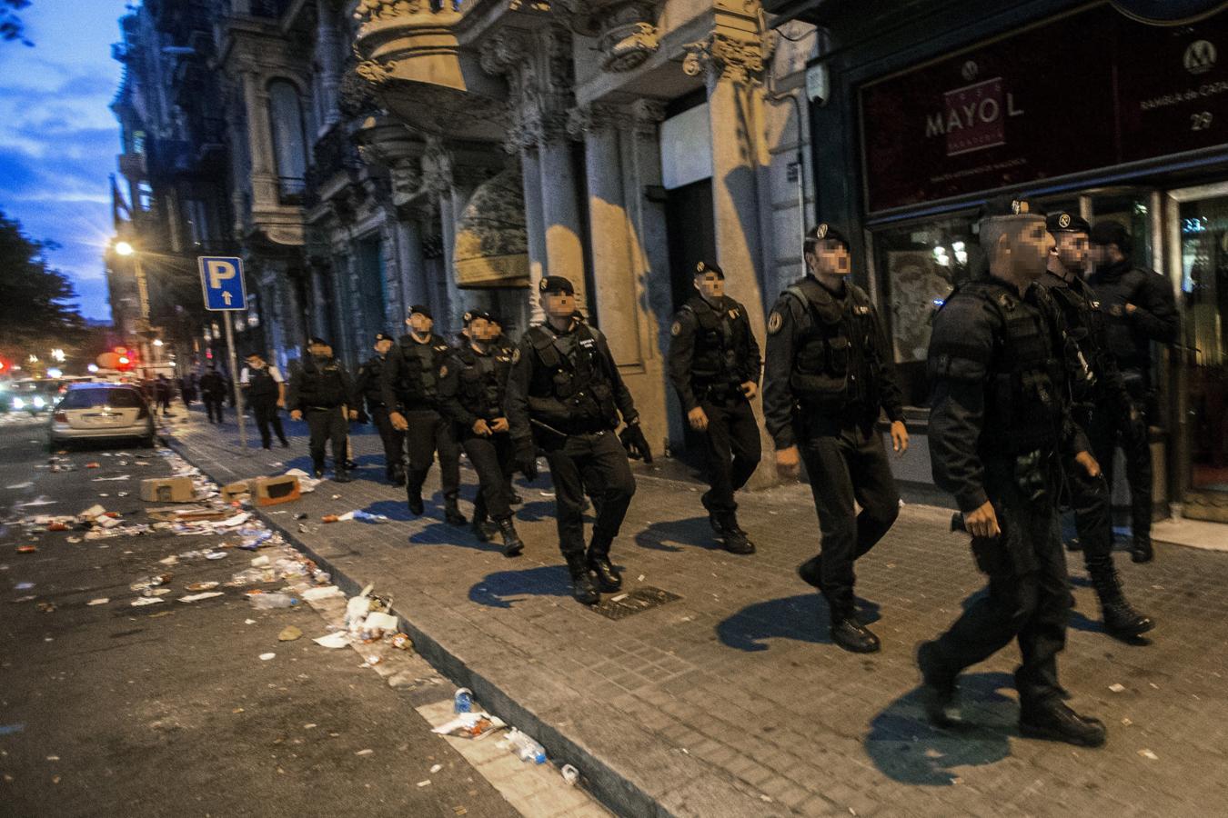 La Guardia Civil, atrapada durante horas en la sede de la Hacienda catalana