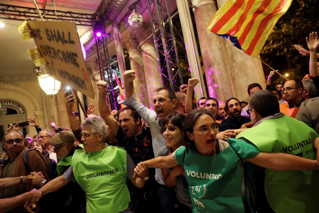 La Guardia Civil, atrapada durante horas en la sede de la Hacienda catalana