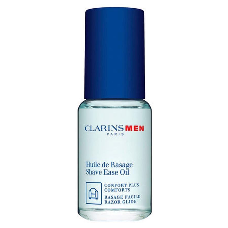 Pre afeitado Clarins Men. La firma asegura que el aceite es un gran complemento para aquellos hombres viajeros que tengan en cuenta el tiempo. Todos los aceites consiguen un afeitado más rápido. Por otro lado, las propiedades del olivo y del romero, presentes en su composición tienen grandes cualidades en el acabado. Por una parte, el olivo aporta elasticidad a la piel y evitará los cortes, por otra parte, el romero calmará la piel y evitará infecciones Precio: 35 euros 30 ml, el bote de 100 puede adquirirse por 116 euros
