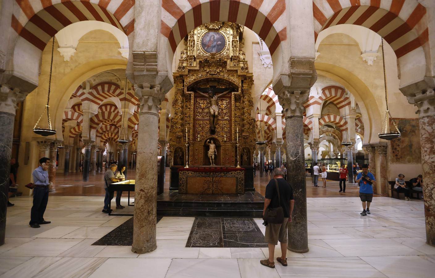 Recorrido en imágenes por el arte funerario de la Mezquita-Catedral