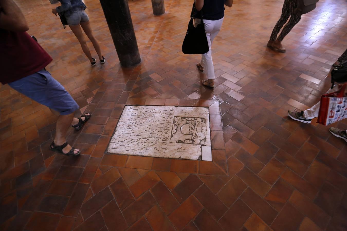 Recorrido en imágenes por el arte funerario de la Mezquita-Catedral