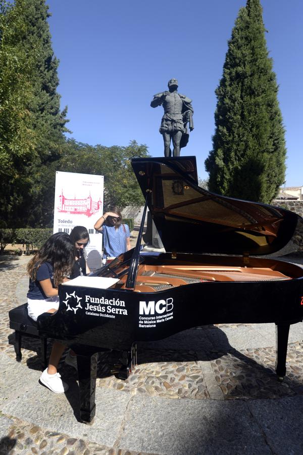 Los pianos de cola, por las calles de Toledo