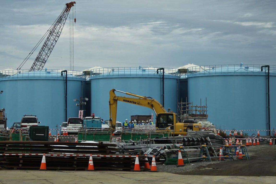 Unos 7.000 operarios trabajan en la siniestrada central de Fukushima 1, cuyas labores de descontaminación y desmantelamiento durarán al menos cuatro décadas. 